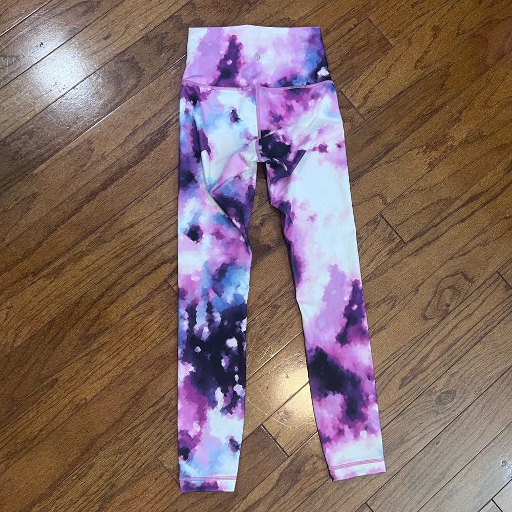 11. Lululemon Blooming Pixie Multi Leggings purple blue and white size 2 - Picture 5 of 8